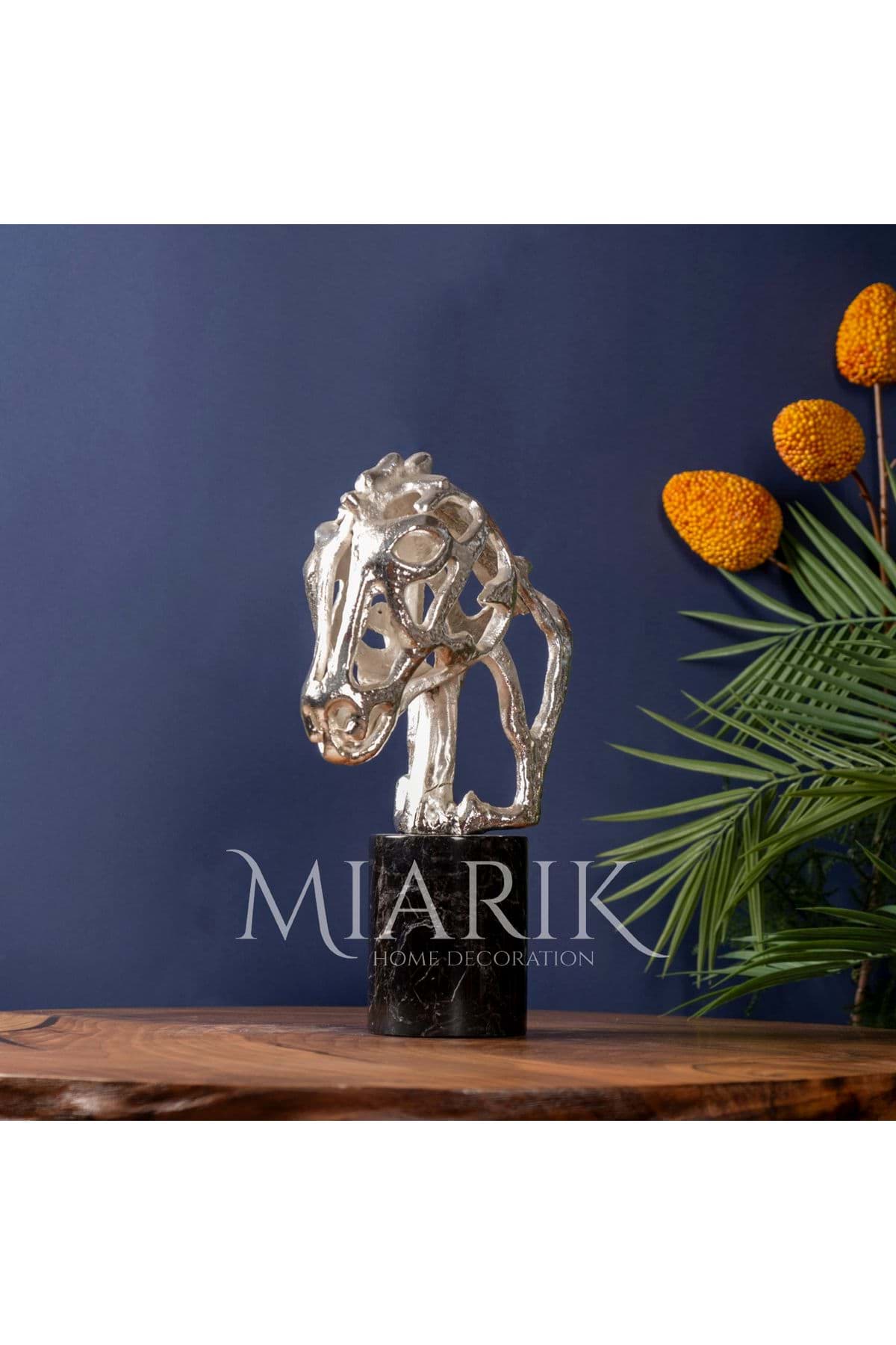 Dekoratif At Bust Obje resmi