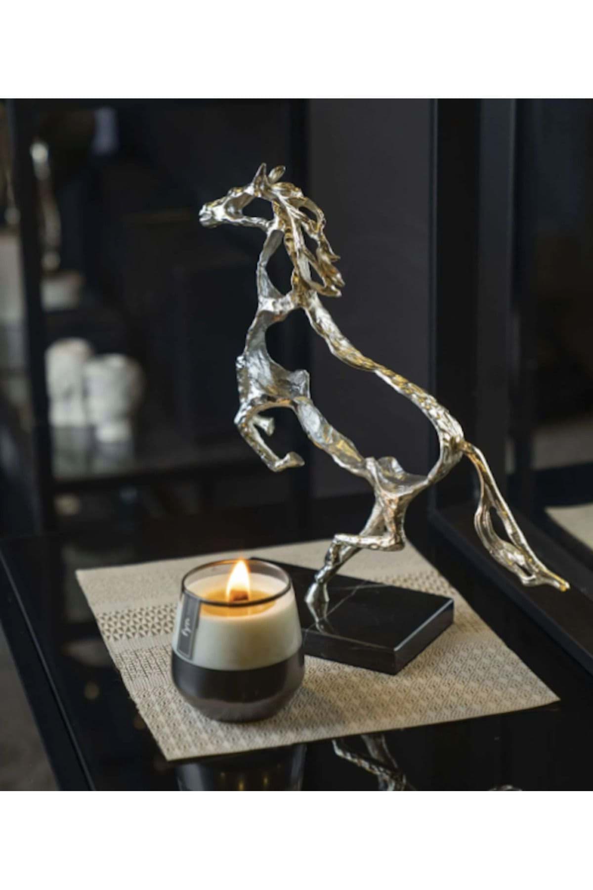 Dekoratif At Obje resmi