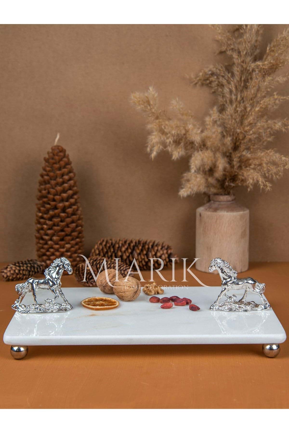 Dekoratif Mermer Dikdörtgen Gumus At Detaylı Sunum Tepsısı Servis Tabağı resmi