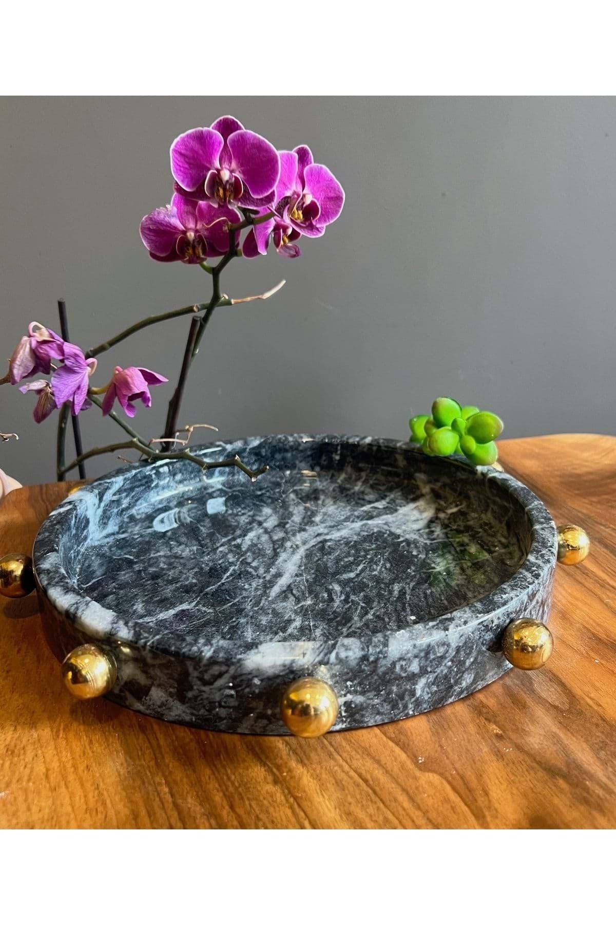 Dekoratif Mermer Altın Top Kabare Detaylı Tepsi resmi