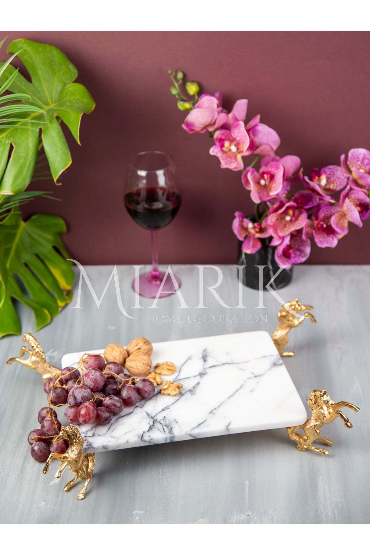 Dekoratıf Gold At Detaylı Leylak Dıkdortgen Mermer Sunum Servıs Tabagı resmi