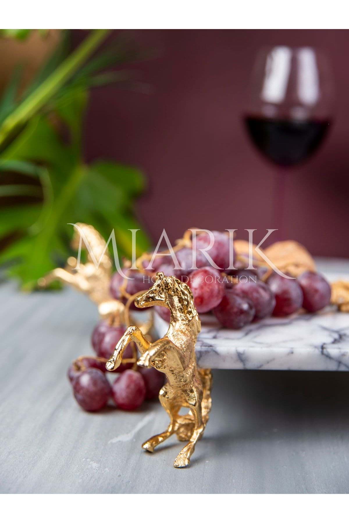 Dekoratıf Gold At Detaylı Leylak Dıkdortgen Mermer Sunum Servıs Tabagı resmi