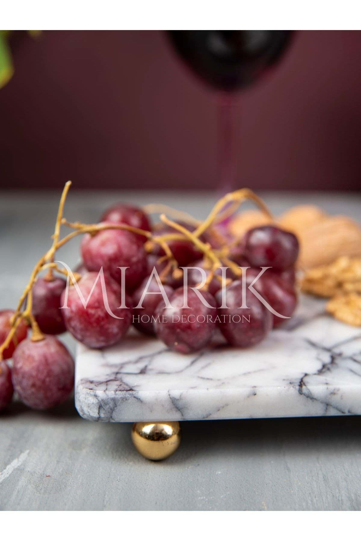 Dekoratif Leylak Mermer Dikdörtgen Gold Top Ayaklı Sunum Tepsısı Servis Tabağı resmi