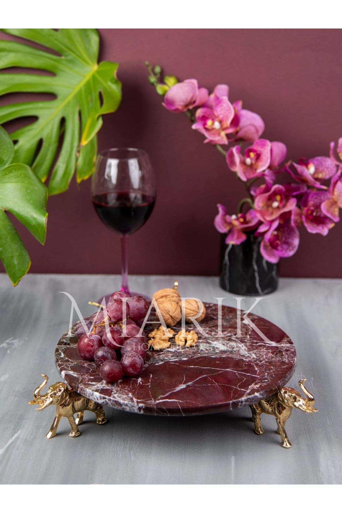 Dekoratıf Gold Fıl Detaylı Bordo Mermer Sunum Servıs Tabagı resmi